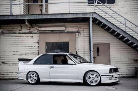 BMW E30 M3 White 003
