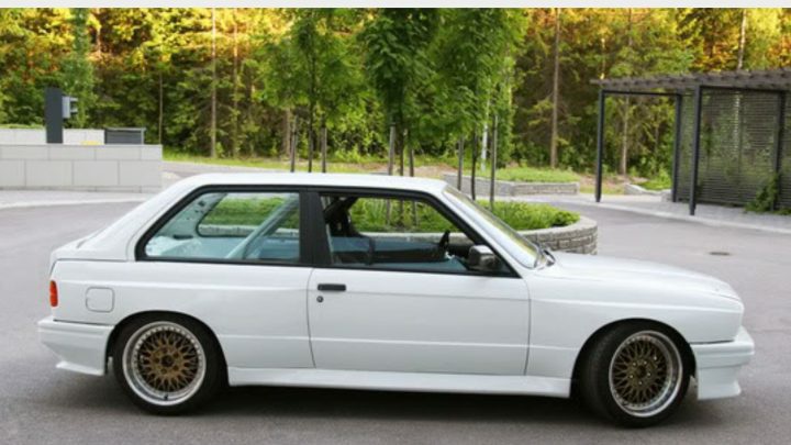 BMW E30 M3 Compact White
